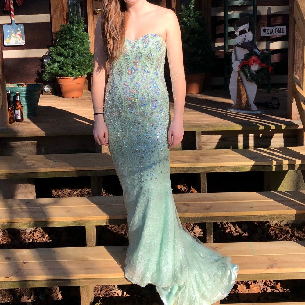 Teal/Tourquoise Fitted Prom Dress (size M—size 8)